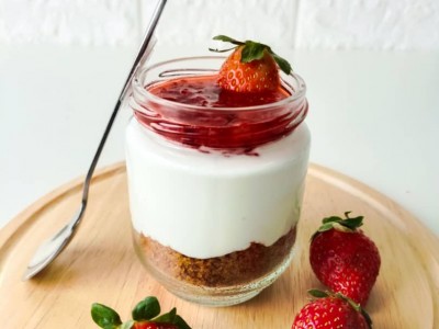50. SNOW WHIP STRAWBERRY CHEESECAKE JAR