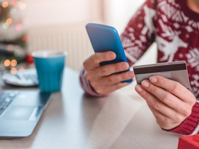 FOLLOW THESE GUIDELINES TO AVOID ONLINE HOLIDAY SCAMS