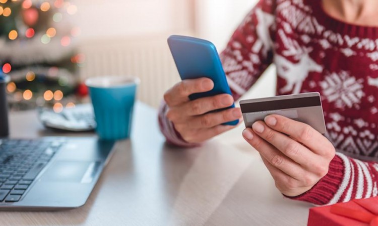 FOLLOW THESE GUIDELINES TO AVOID ONLINE HOLIDAY SCAMS FOLLOW THESE GUIDELINES TO AVOID ONLINE HOLIDAY SCAMS