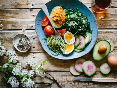 TO MANAGE PCOS (POLYCYSTIC OVARIAN SYNDROME), TRY THESE FOOD RECOMMENDATIONS